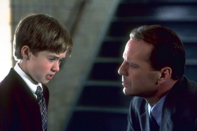 The Sixth Sense, dir. by M. Night Sh., 4★. 　　A child psychologist is trying to help a boy - Back to the Old House