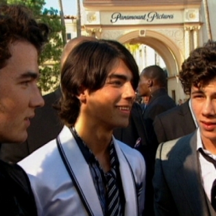 74657_video-634181-2008-mtv-vmas-disney-connection