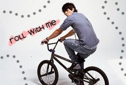 10976843_gal.png - joe jonas