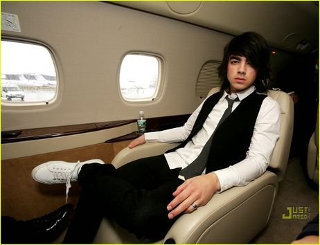11023770_gal - joe jonas