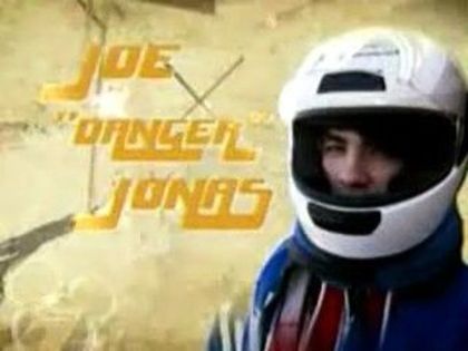 11146580_gal - joe jonas