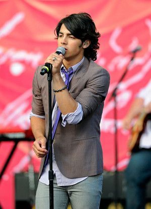 11190721_gal - joe jonas