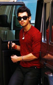 2516 - joe jonas