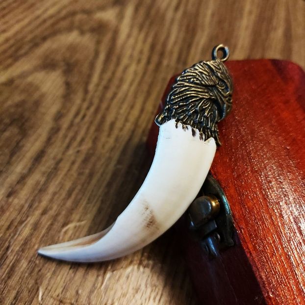  - Medalioane cu colti reali