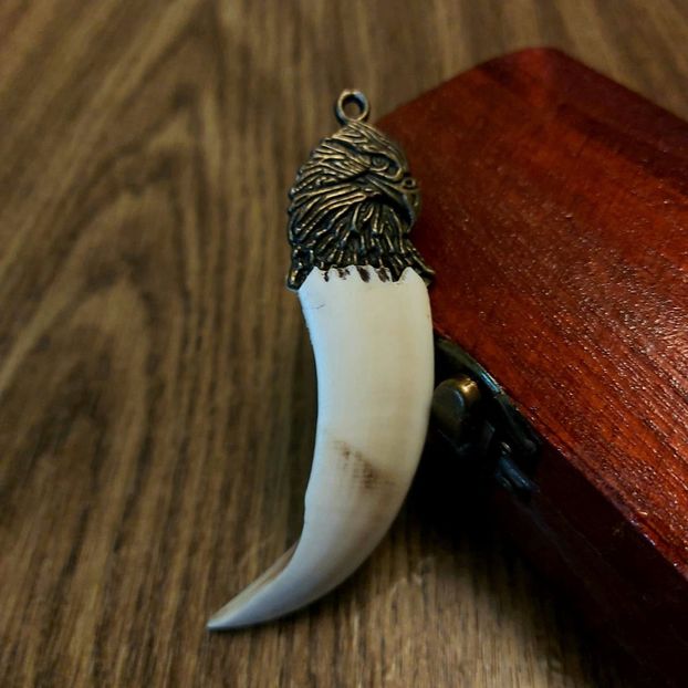  - Medalioane cu colti reali