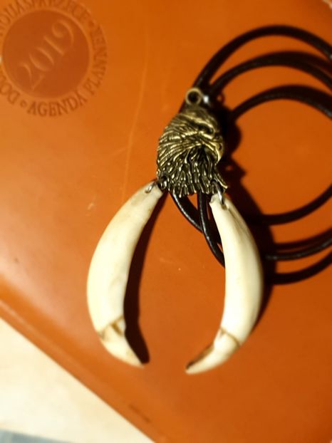 A4 - Medalioane cu colti reali