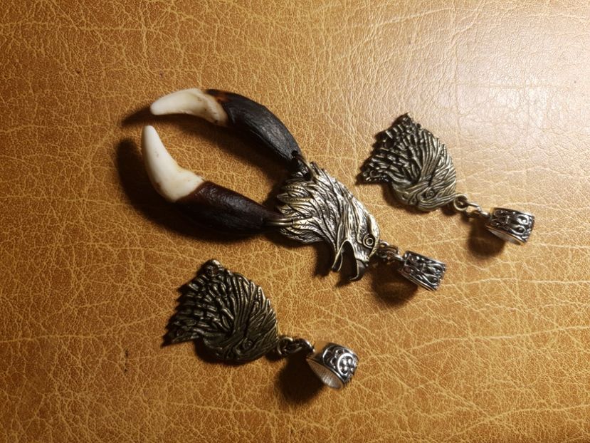  - Medalioane cu colti reali