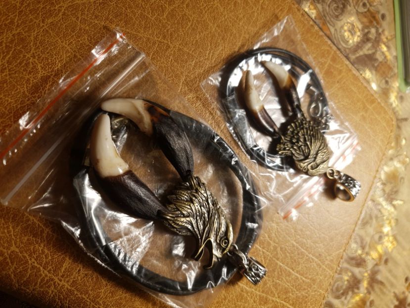  - Medalioane cu colti reali