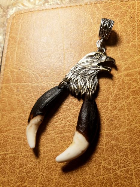  - Medalioane cu colti reali