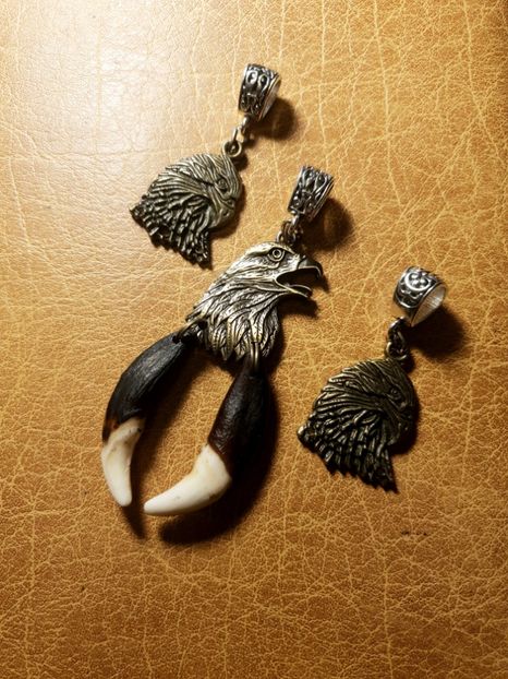  - Medalioane cu colti reali