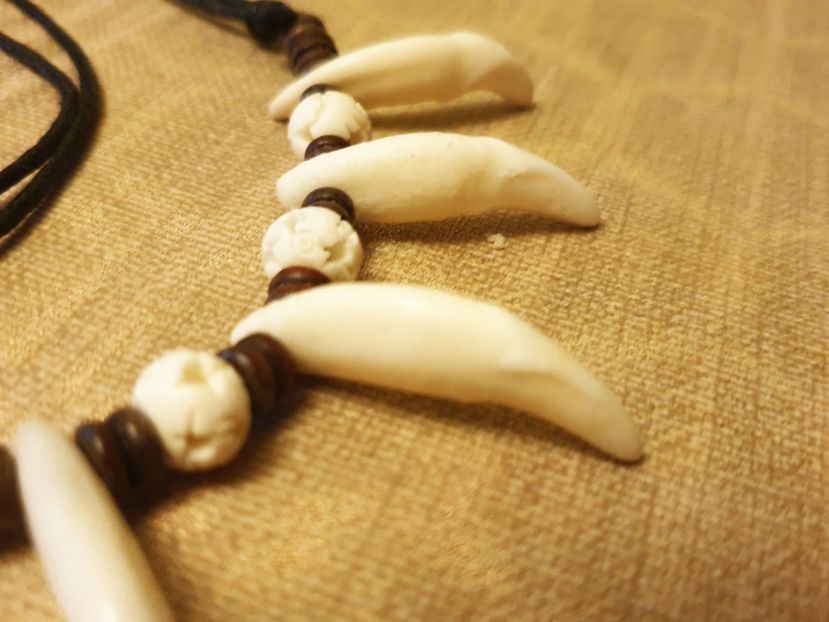 B2 - Medalioane cu colti reali