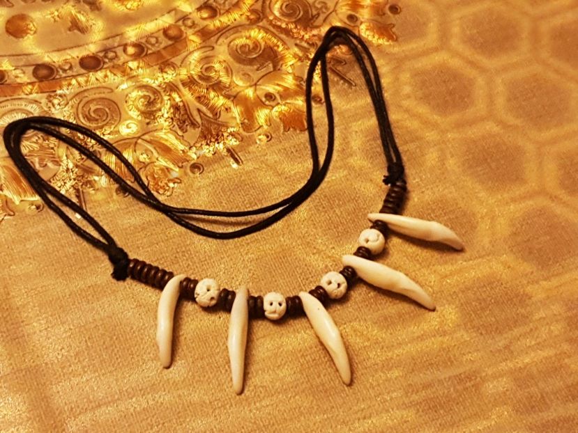 B7 - Medalioane cu colti reali