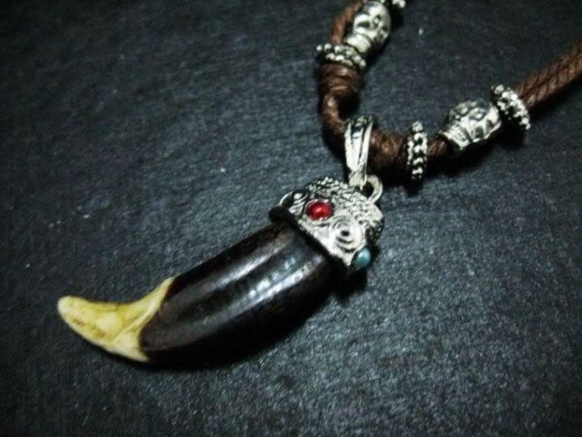 J_4 - Medalioane cu colti reali