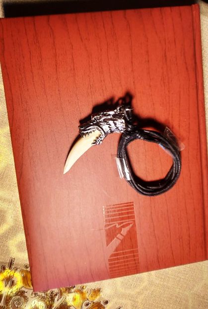 G1 - Medalioane cu colti reali