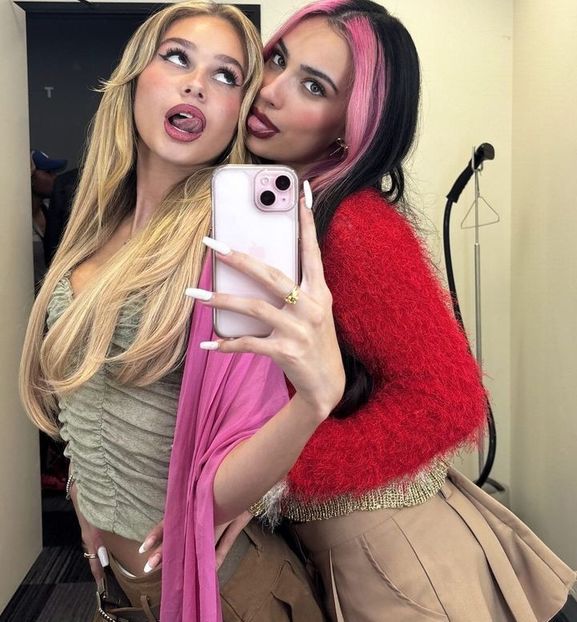  - Fiecare brunet are prietene o blonda