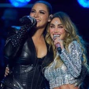  - Fiecare brunet are prietene o blonda