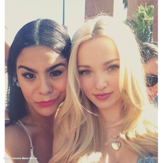  - Fiecare brunet are prietene o blonda