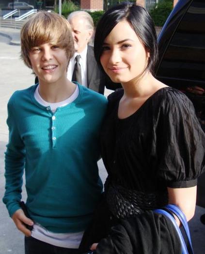 =^.^= Justin & Demi =^.^= - 0_0 Justin si Demi Lovato 0_0