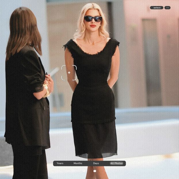 ،17.01 Ꜥℐẹṇṇẹṛ on ²⁵⳽ep in Paris, France; arriving at The Row Show. - a universe of exploding stars