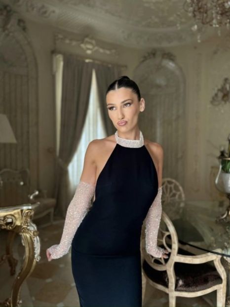 PTYwMCZoYXNoPTBiNDQ1YmRlYmFjMjU3YjhlNmJjOTkwNWYwODFlZDU2.thumb - Alina Eremia vacanta 2024 2025 dubai