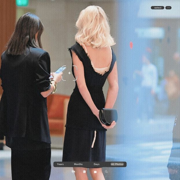 ،19.01 Ꜥℐẹṇṇẹṛ on ²⁵⳽ep in Paris, France; arriving at The Row Show. - a universe of exploding stars