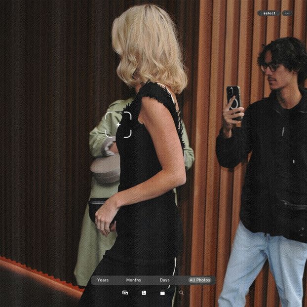 ،20.01 Ꜥℐẹṇṇẹṛ on ²⁵⳽ep in Paris, France; arriving at The Row Show. - a universe of exploding stars