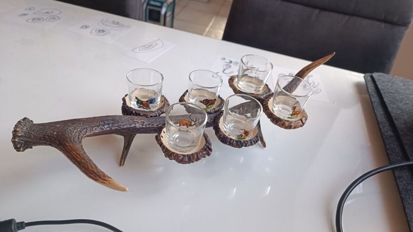 Set de servire pentru palincă/ schnapps - Seturi de trofee pentru decoruri rustice în vile și pensiuni