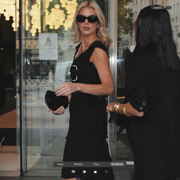 ،22.01 Ꜥℐẹṇṇẹṛ on ²⁵⳽ep in Paris, France; arriving at The Row Show. - a universe of exploding stars