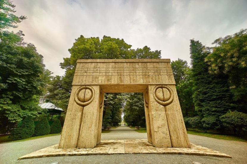 poarta-sarutului-768x511 - Romania