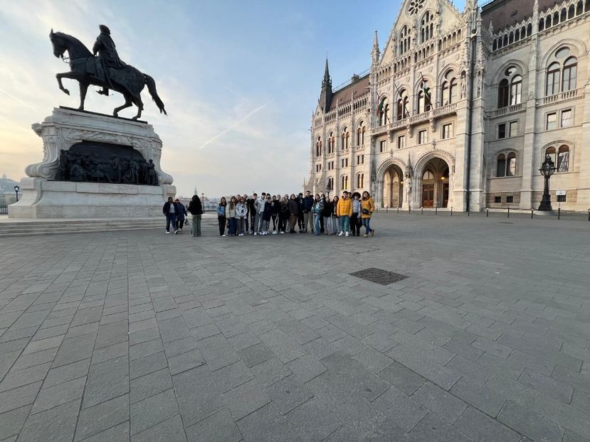 Imagine WhatsApp 2024-12-19 la 16.44.25_0d0ff198 - 2024 EXCURSIE BUDAPESTA clsVIII 12-19 dec