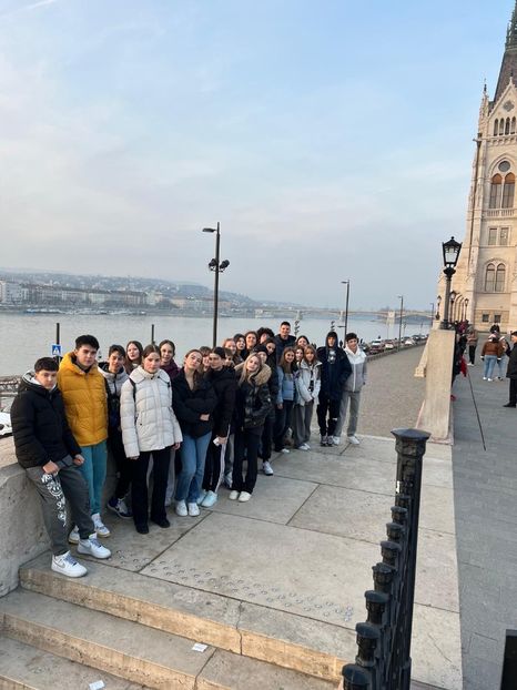 Imagine WhatsApp 2024-12-19 la 16.44.26_60315a68 - 2024 EXCURSIE BUDAPESTA clsVIII 12-19 dec