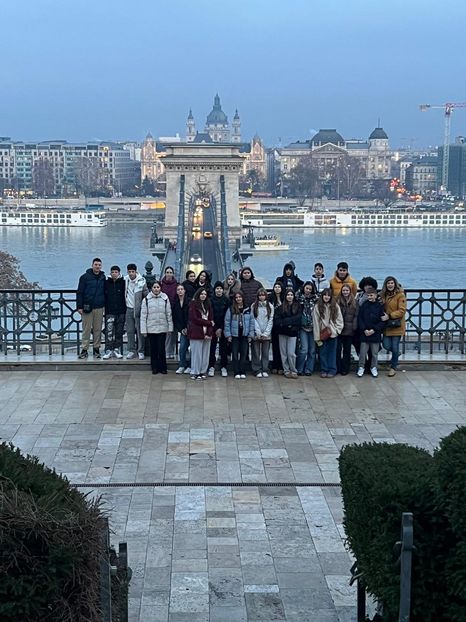 Imagine WhatsApp 2024-12-19 la 17.10.50_17b4a114 - 2024 EXCURSIE BUDAPESTA clsVIII 12-19 dec