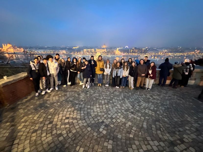 Imagine WhatsApp 2024-12-19 la 17.21.20_c2bad781 - 2024 EXCURSIE BUDAPESTA clsVIII 12-19 dec