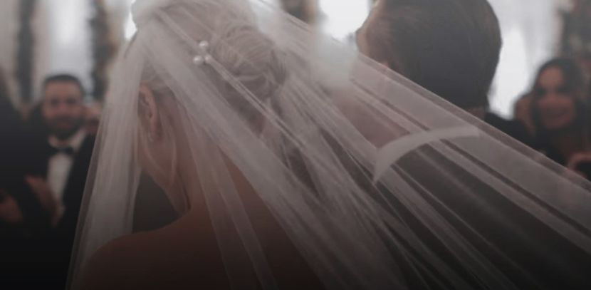 Ⲋhe was supposed to walk away. That was always the plan. One year, no feelings, no consequences. - Falling through a Broken Vow