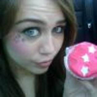 D8RTyr562460-01 - poze de pe hi5 lui destiny miley