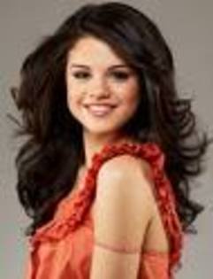 CAHZVII1 - selena gomez 2
