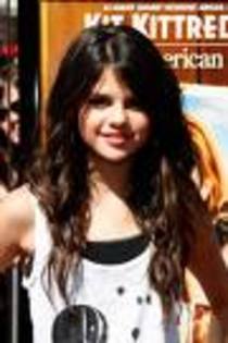 CAIB4PUJ - selena gomez 2