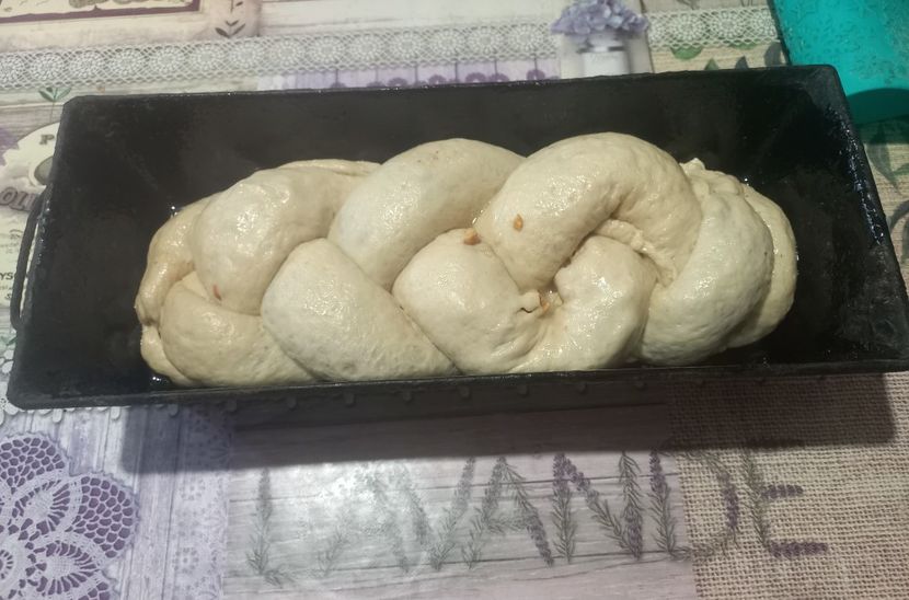 Cozonac impletit cu alune, cacao si scortisoara - Retete 2