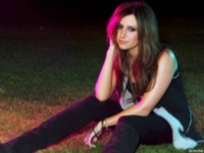 DYAWWAUVWFKLUXBNFMT - asHleY tIsDALE