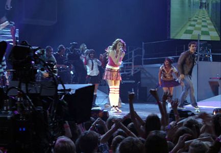 mileycyrusbestofbothworlds - HANNAH MONTANA TOUR CONCERT 2006