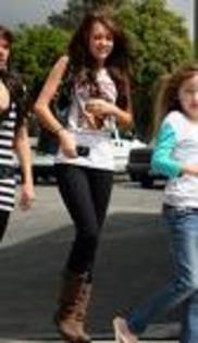 imagesCAND9Z5T - mIlEy cYrUs