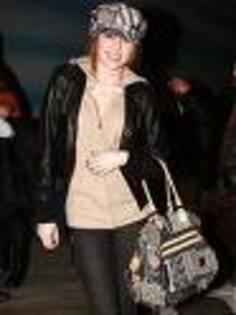 imagesCAPWYJOE - mIlEy cYrUs