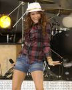 imagesCAWDMAGB - mIlEy cYrUs