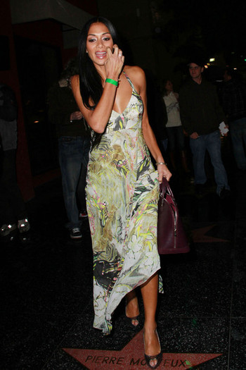 Nicole+Scherzinger+bit+worse+wear+leaves+Global+oqINEr-zbzBl - Nicole Scherzinger