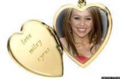 11621108_SDUZGPOSG - acest album arata cat o iubesc eu de mult pe Miley Cyrus