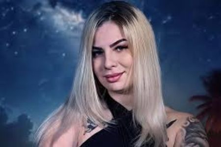 Iza. - Alege preferata din Survivor Romania