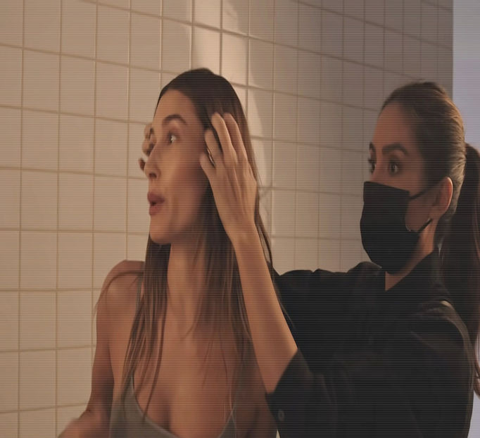 — și cu cea mai mare atenție, dar și rapiditate, o duc către buze, răspunzându-i abia după - nothing as good as us ll eps01