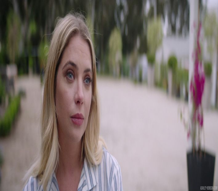 Privirea lui rămâne pe a mea, nemișcată. Ca și cum ar vrea să-mi scaneze gândurile. Să-mi - nothing as good as us ll eps02