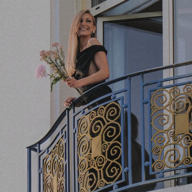 ‘25Ṃạỵ─　 . .  ʚɞ .　ℐsabella♡ℋadid. - Shadow of a white rose