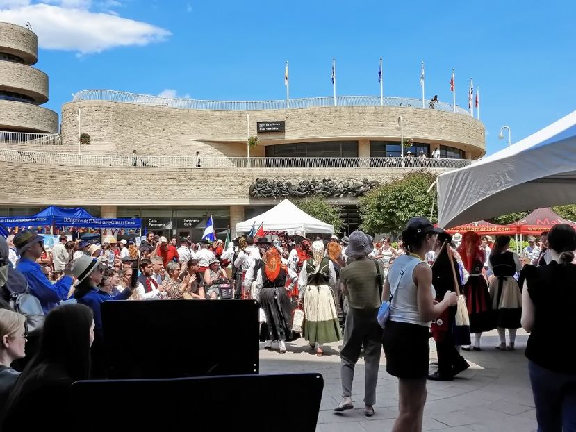 UE - Canadian fête 3 - I - PEOPLES - OAMENI